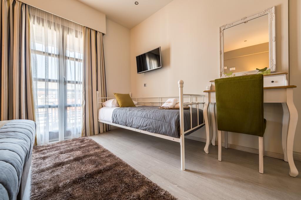 Filoxenia Hotel & Spa 卡拉维塔 外观 照片
