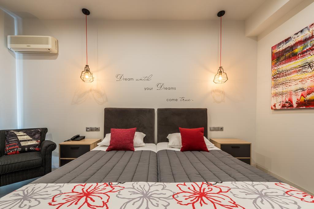 Filoxenia Hotel & Spa 卡拉维塔 外观 照片