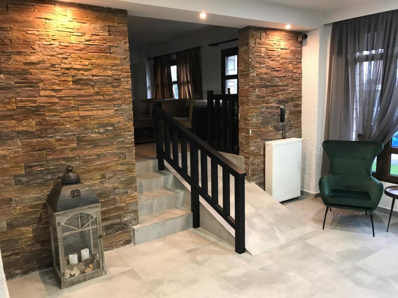 Filoxenia Hotel & Spa 卡拉维塔 外观 照片