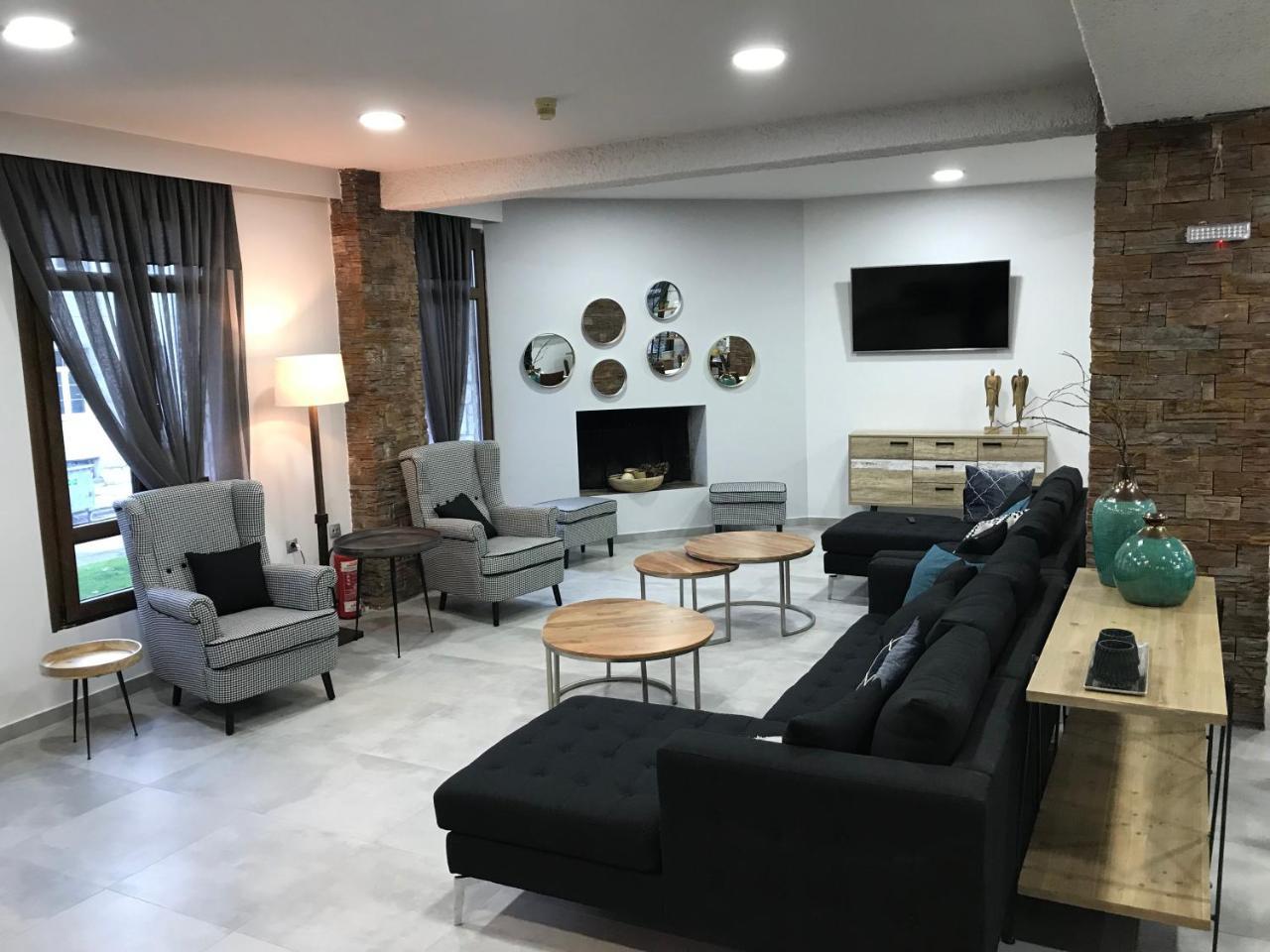 Filoxenia Hotel & Spa 卡拉维塔 外观 照片