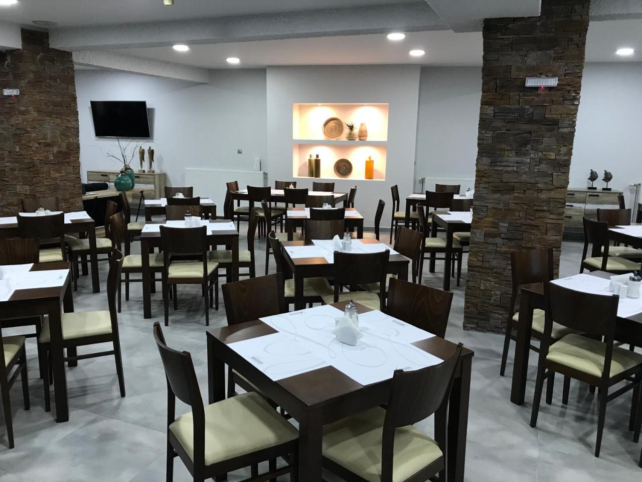 Filoxenia Hotel & Spa 卡拉维塔 外观 照片